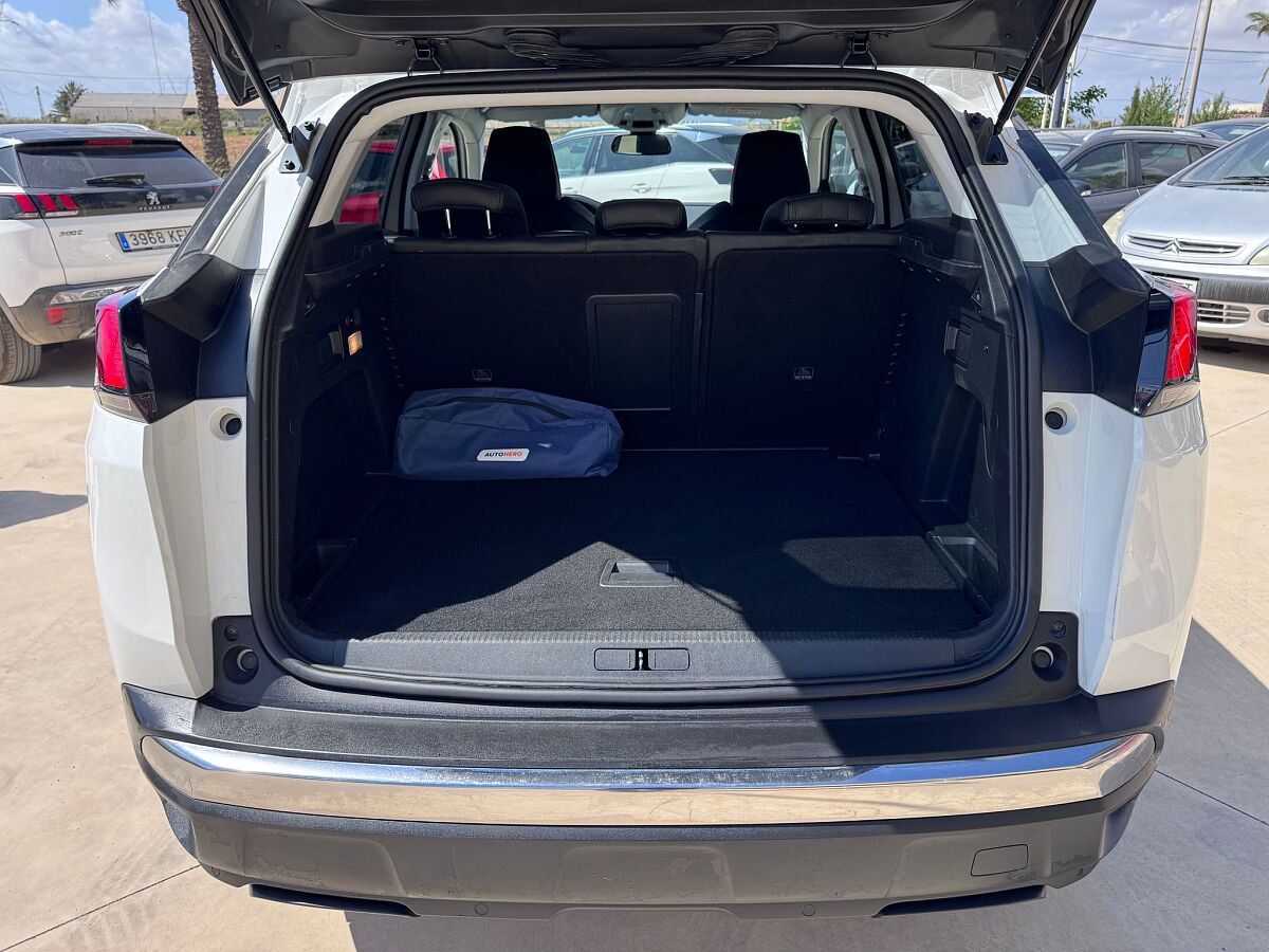 PEUGEOT 3008 ALLURE 1.2. E-THP AUTO SPANISH LHD IN SPAIN ONLY 39000 MILES 2020